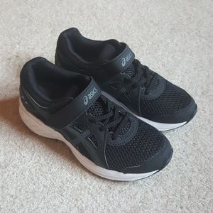Asics sneakers kids size 1.5 new